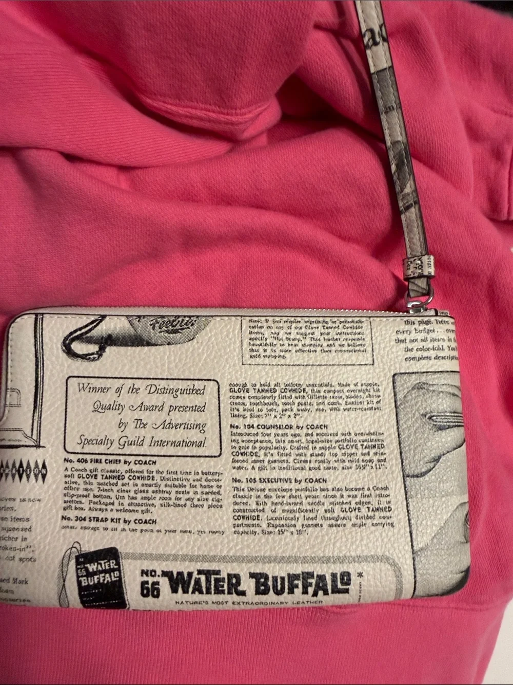 NWOT Coach Newspaper Print Wristlet Large Corner Zip Wristlet - Picture 2 of 2